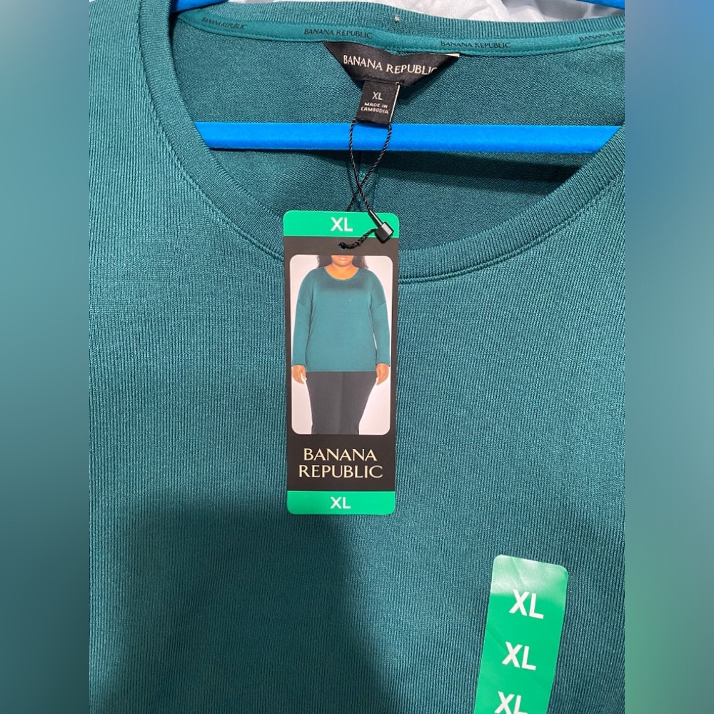 Banana Republic women’s Scoop Neck Long Sleeve Top Green Size XL
NWT - Picture 2 of 9